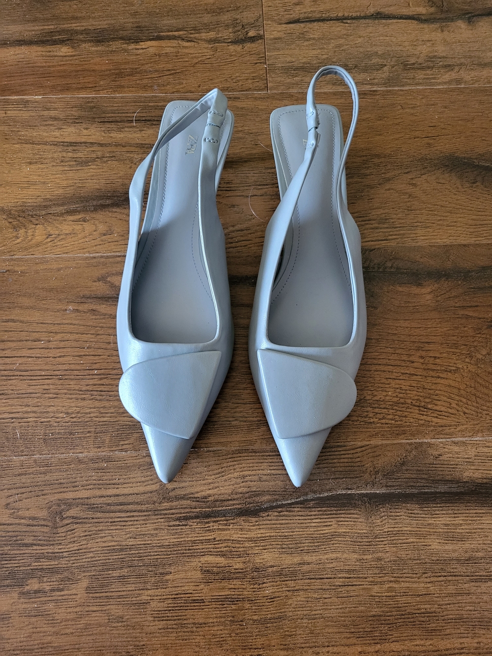 Zara Women’s Pointed Slingback Flats in Light Gray. Size 40(9)